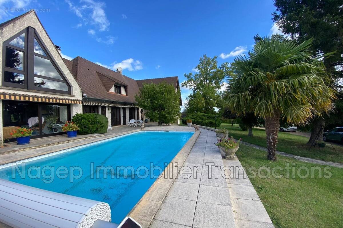 Maison à SAINT-REMY-EN-ROLLAT