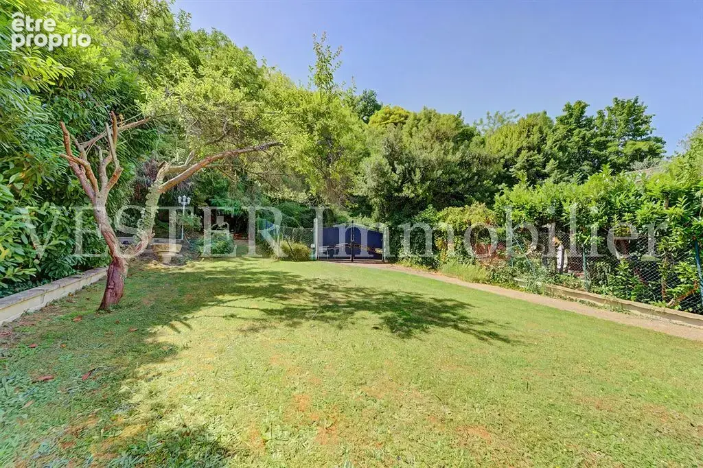 Sur un terrain de 3  000m², très agréable maison familiale d’environ 175m² - photo 5