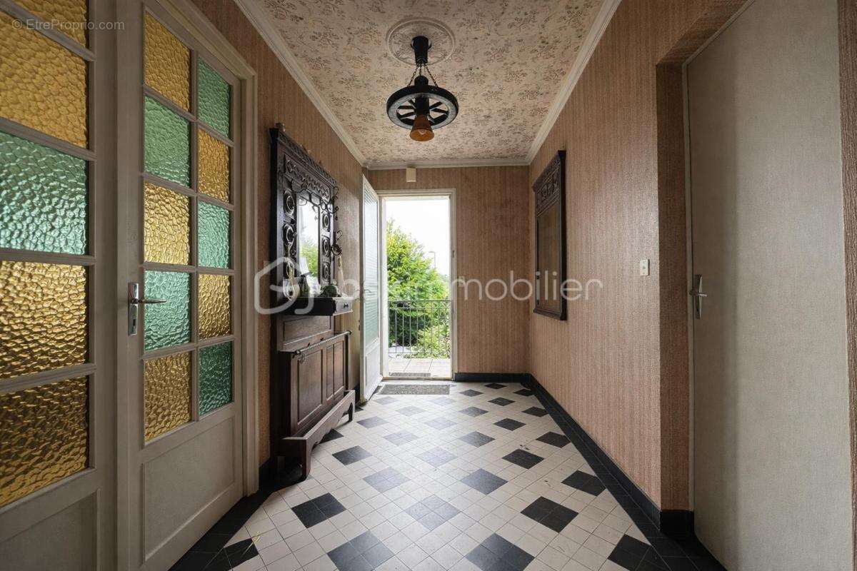 Le Bono – Maison familiale de 125 m² à rénover, à pied du port et des commerces - photo 2