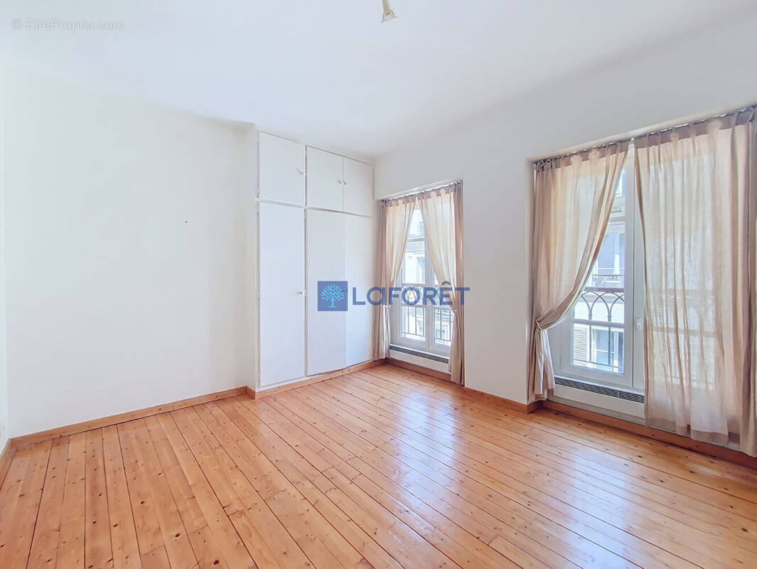 Appartement à PARIS-2E