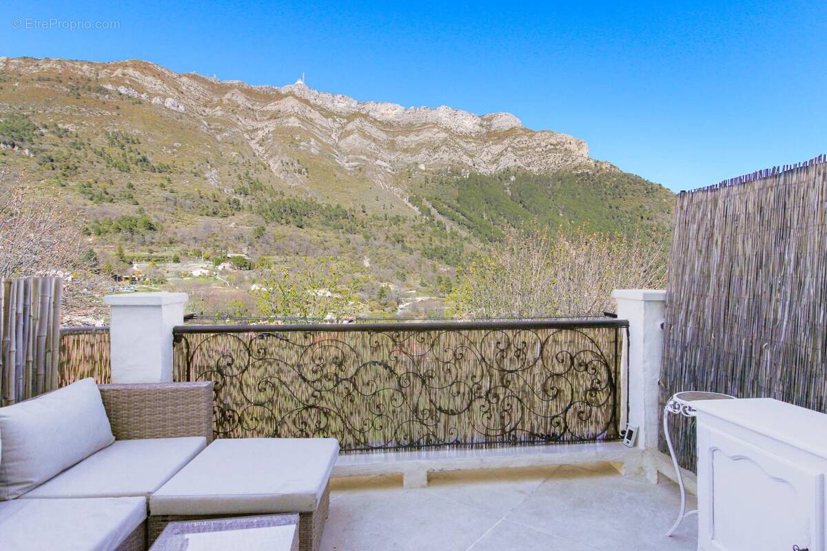 Maison à TOURETTE-DU-CHATEAU