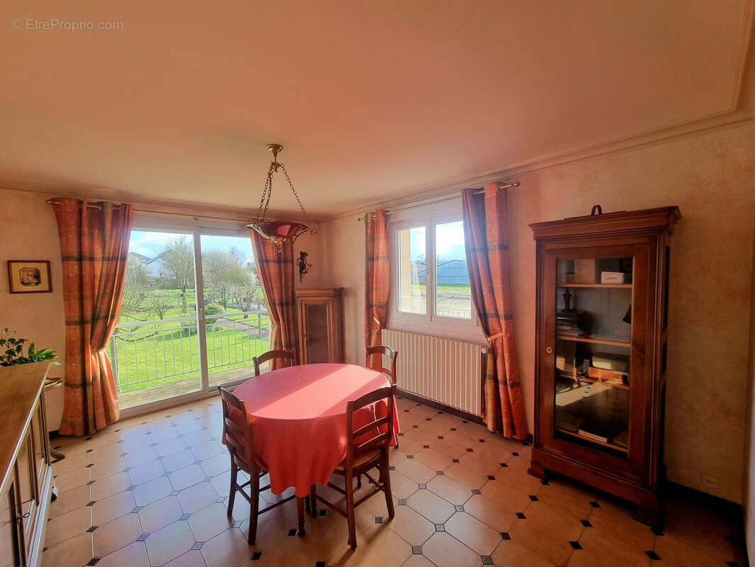 Maison à SAINT-ERBLON