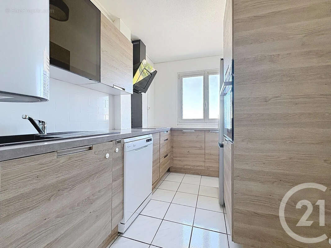 Appartement 62 m² à La Chapelle-Saint-Luc  - photo 4