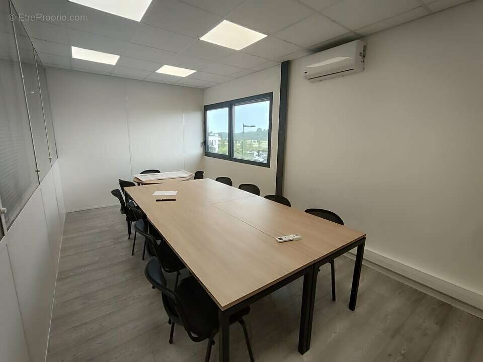 Autre à VAULX-MILIEU