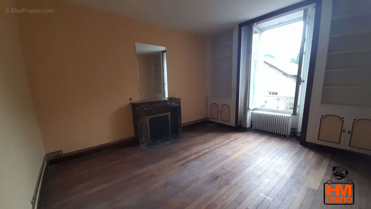 Appartement à SAINT-LEONARD-DE-NOBLAT