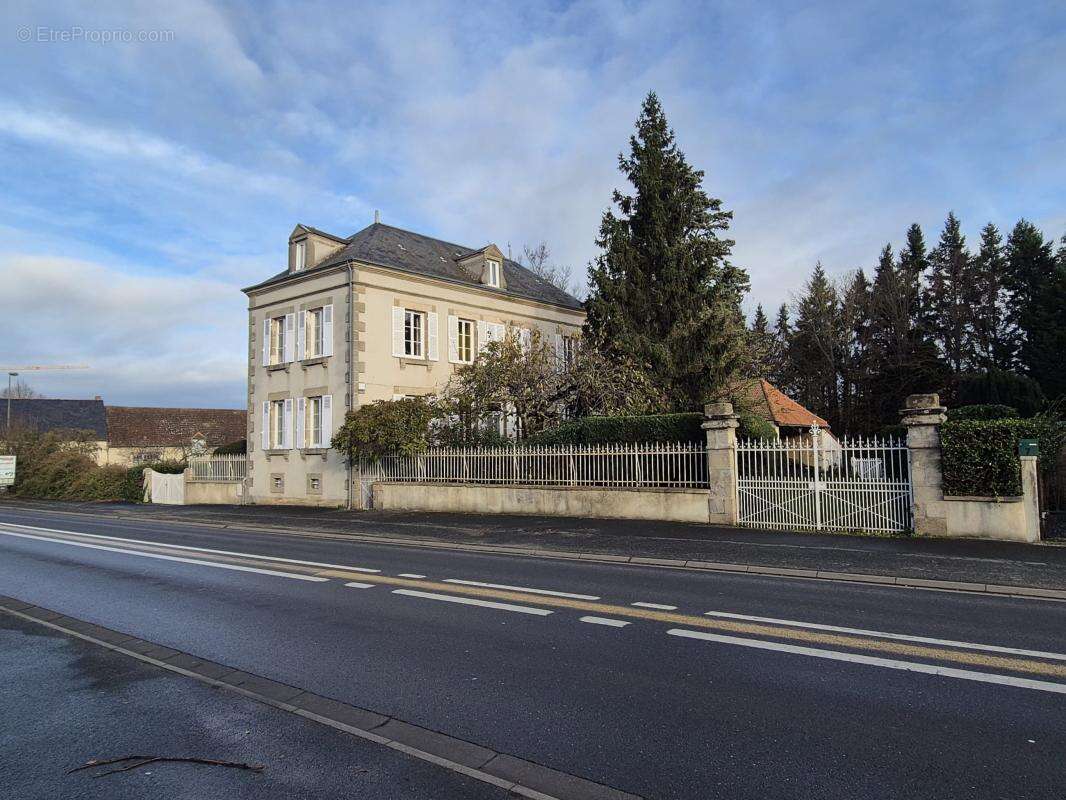 Maison à MONTGIVRAY