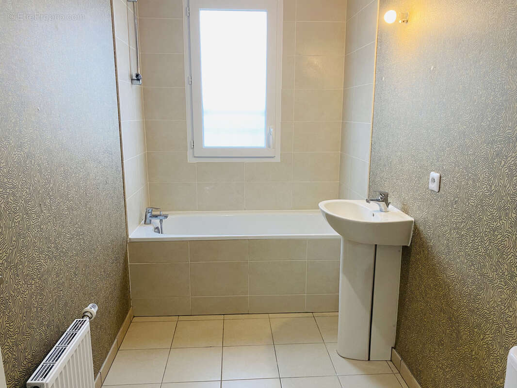 Maison à LA QUEUE-LES-YVELINES