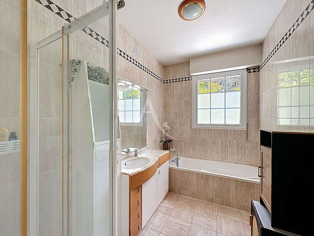 Carquefou Est, Propriété de charme 230 m²  au sol. - photo 7