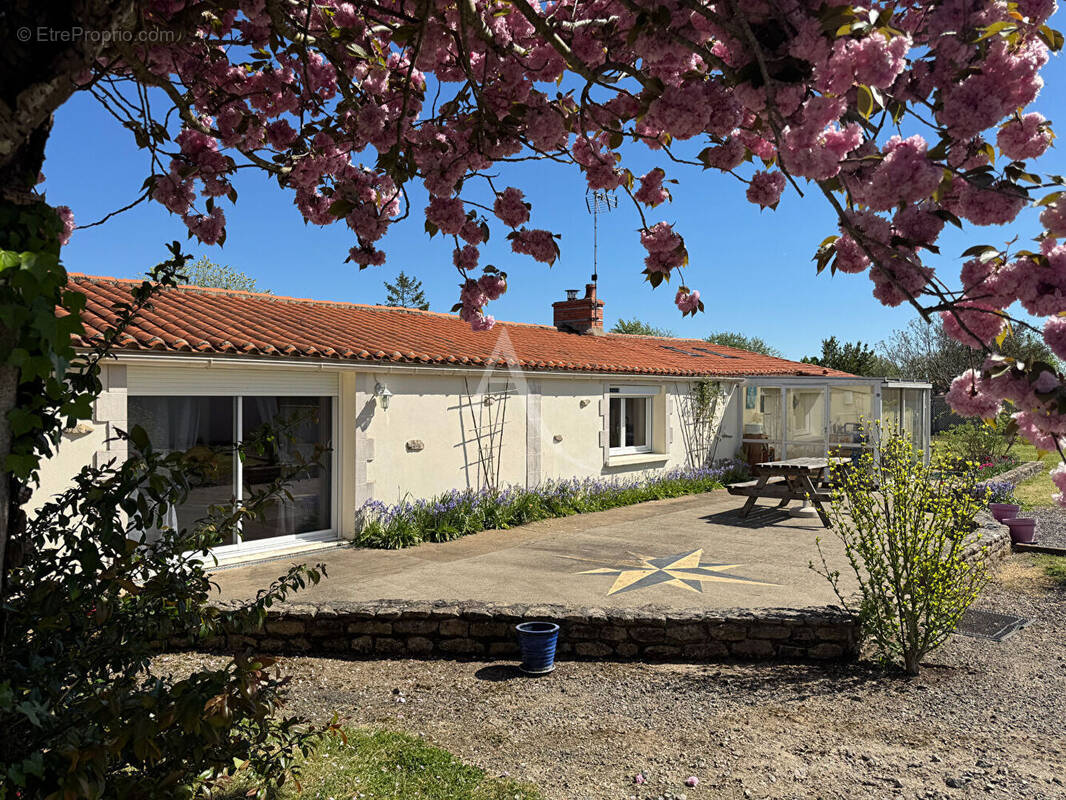 Maison à VOUILLE-LES-MARAIS
