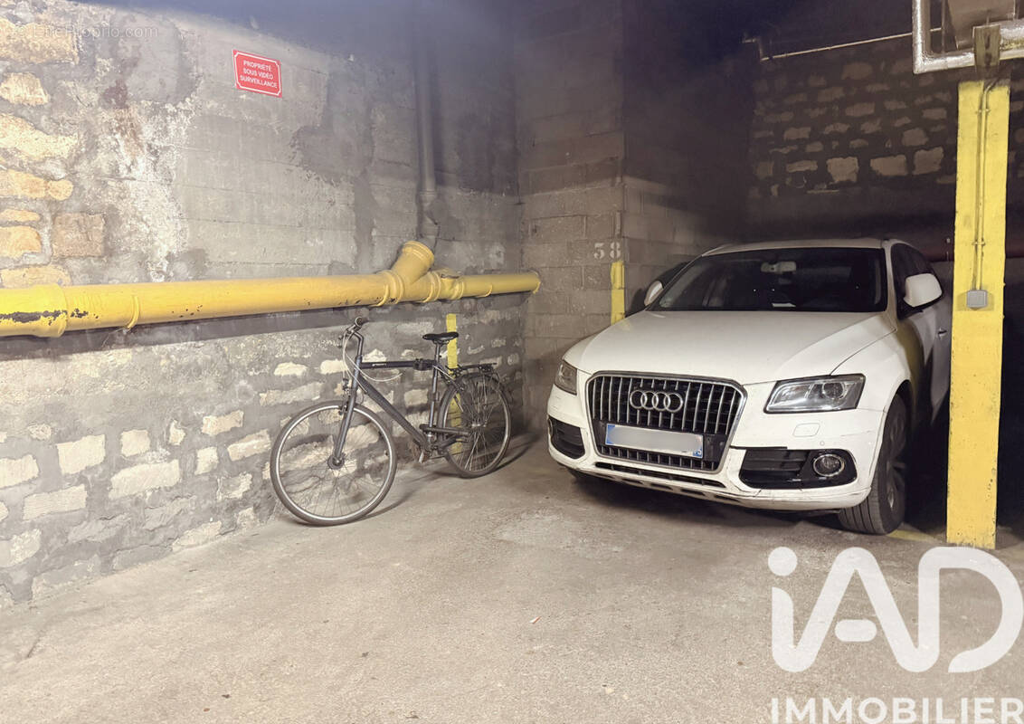 Photo 1 - Parking à PARIS-20E
