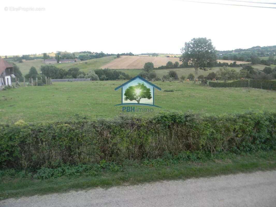 Terrain à NEUFCHATEL-EN-BRAY