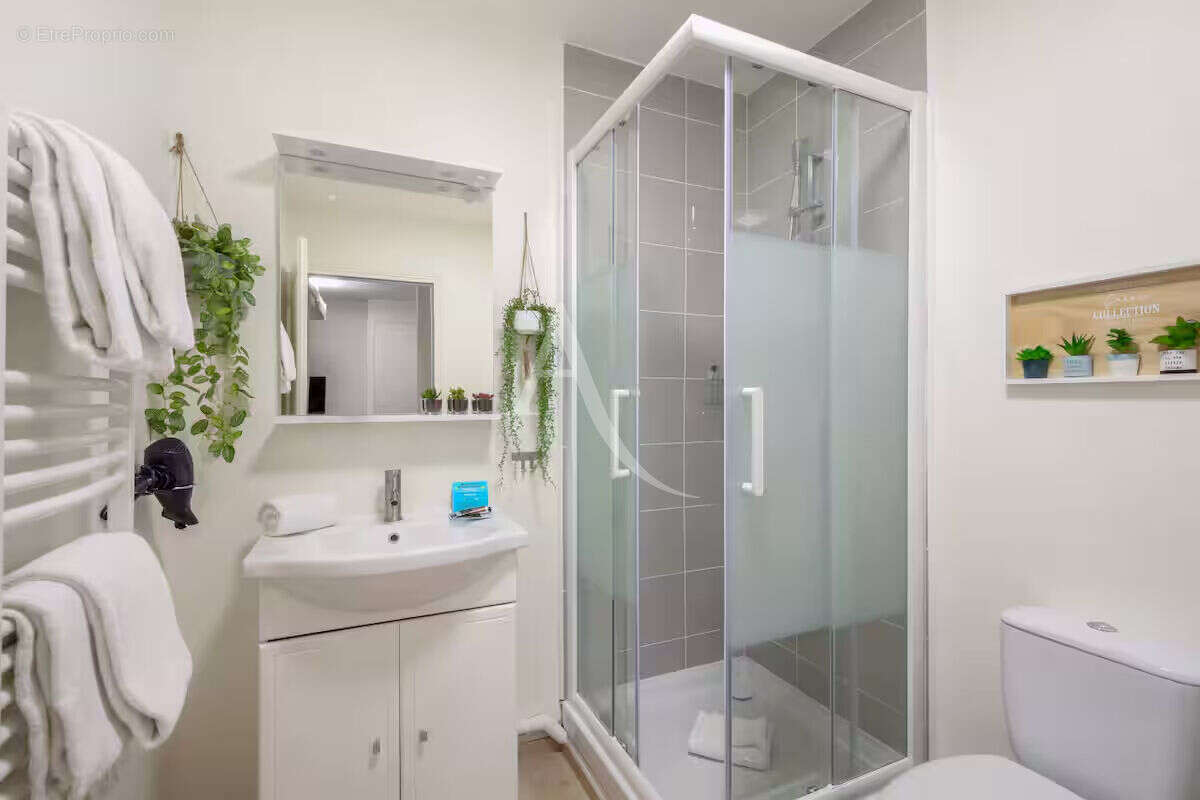 Commerce à PARIS-11E