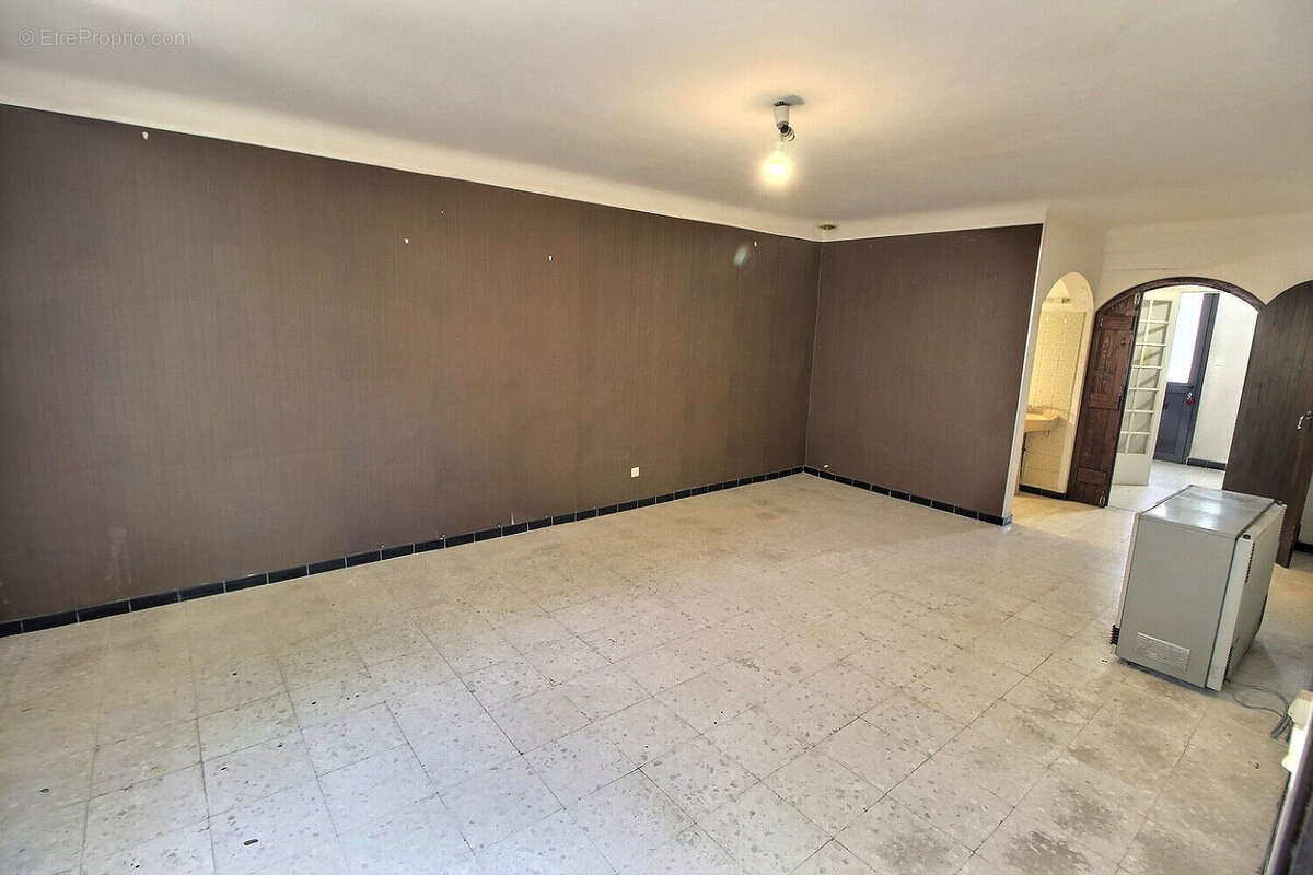 À vendre a bages - maison de ville avec grand garage et exterieur  - proche lac de villeneuve-de-la-raho - photo 3