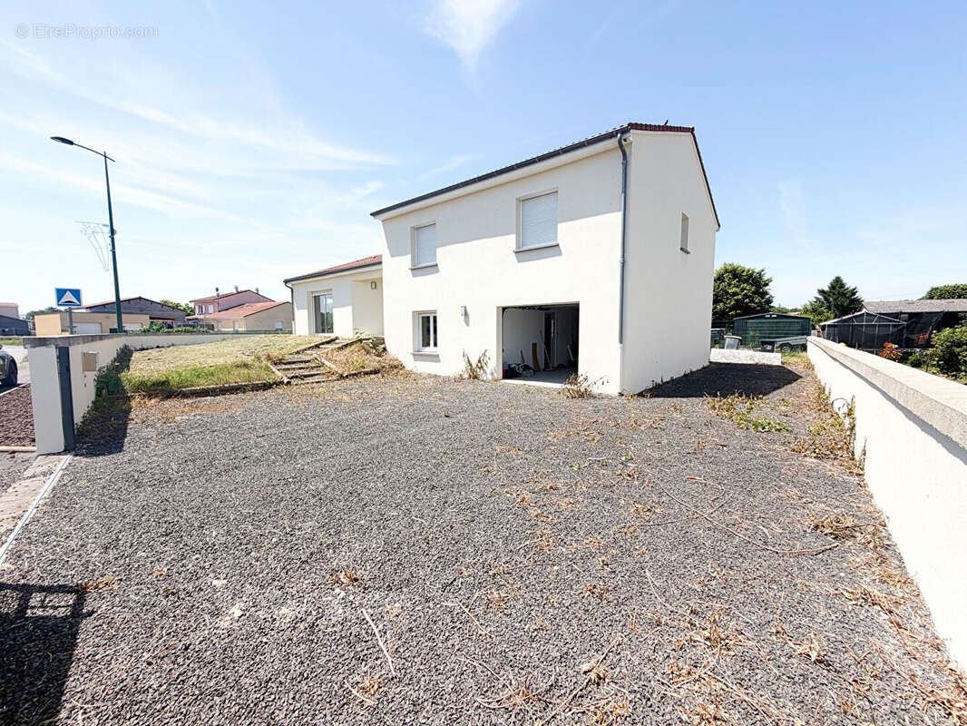 Maison à SEYCHALLES