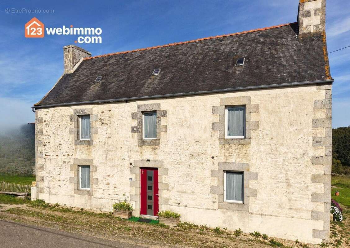 Maison à PLOUEGAT-MOYSAN