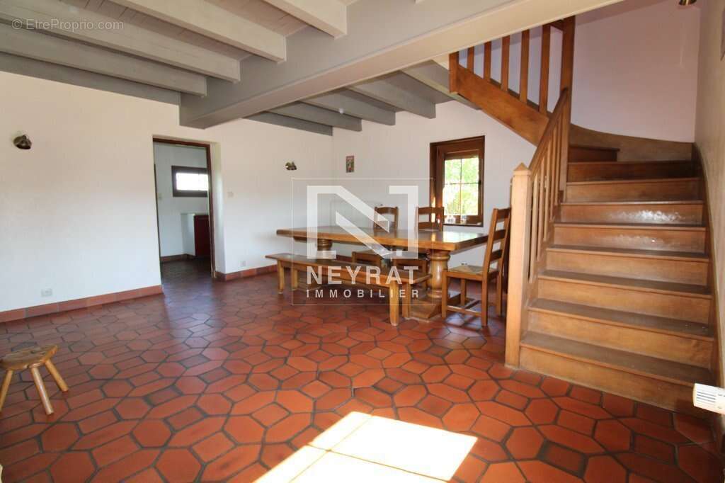 Maison 4 chambres et parcelle de 3900 m², une cour - photo 7