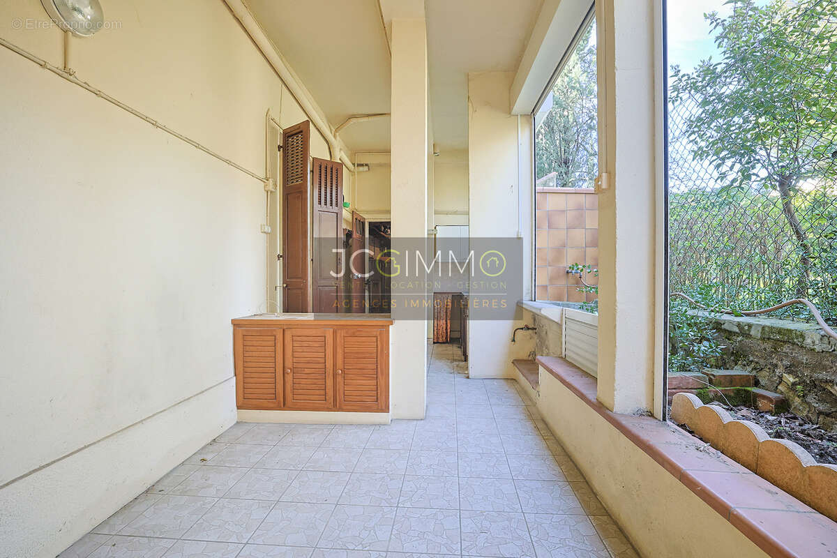 Maison à fort potentiel composée de 2 appartements - Bas Faron à Toulon - photo 13
