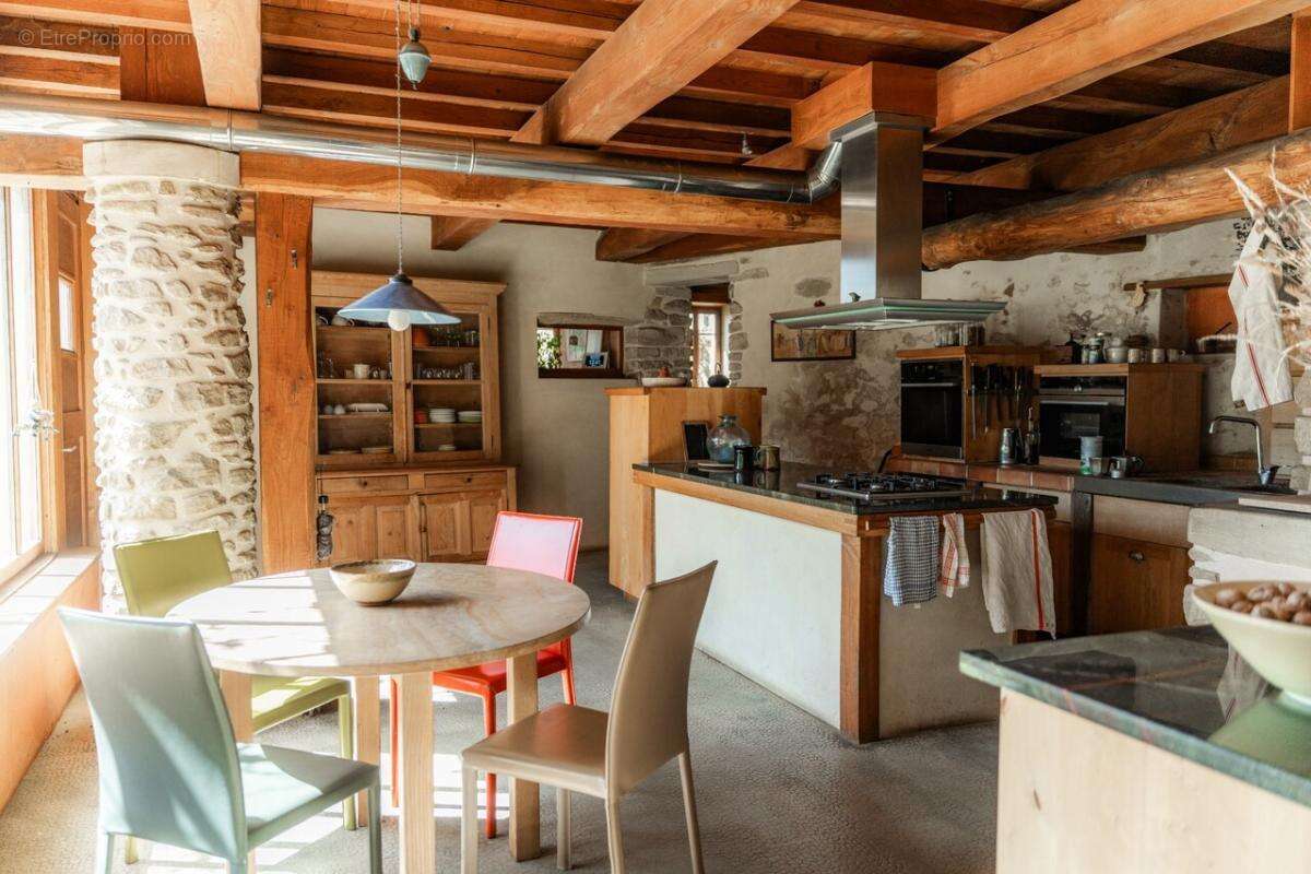 Maison à CHARMES-SUR-L'HERBASSE