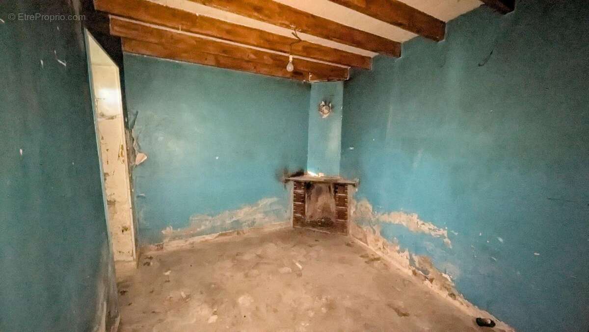 Maison à SAINT-VICTOR-DE-MORESTEL