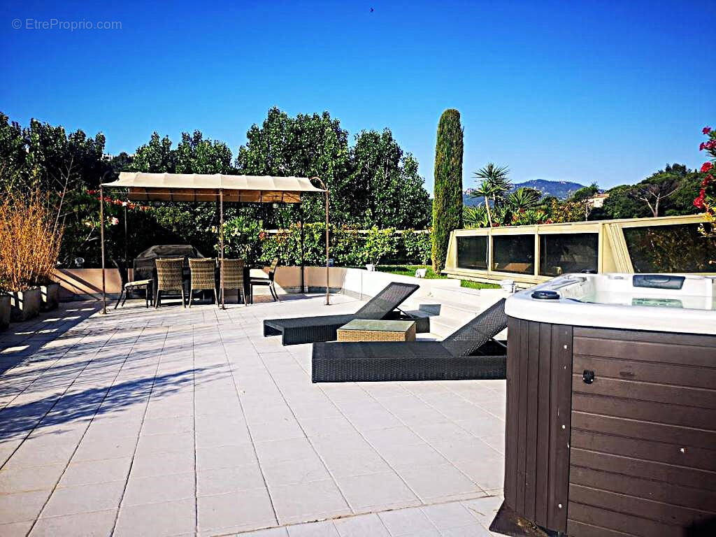 Appartement à MANDELIEU-LA-NAPOULE