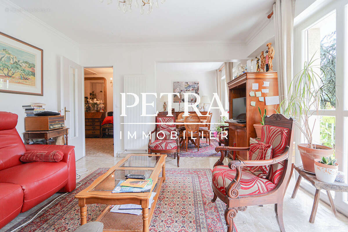 Appartement à L&#039;HAY-LES-ROSES