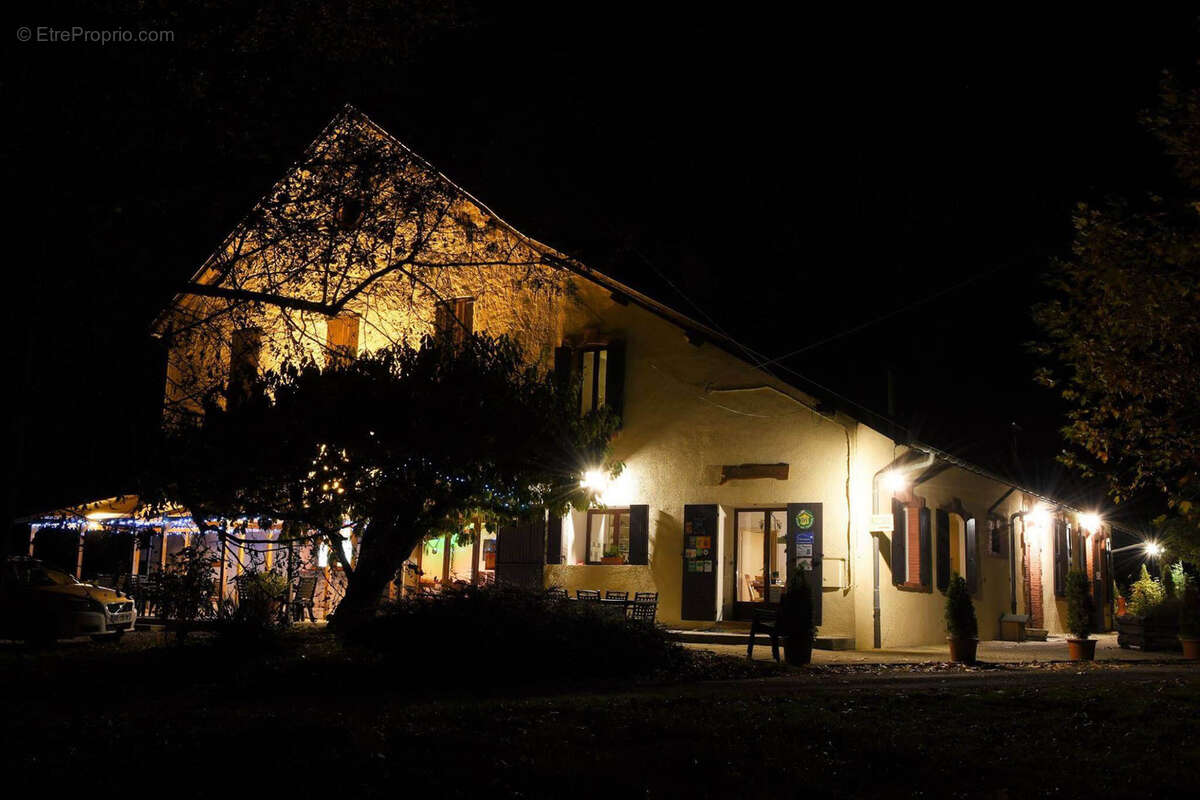 Commerce à SAINT-PIERRE-D'ARGENCON