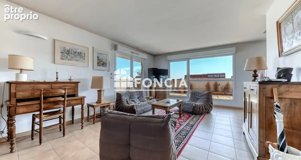 RARE SUR LE MARCHE ! SECTEUR JEAN JAURES - T3 en dernier étage avec terrasse de 96 m² et garage - photo 3