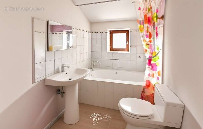 Maison à SAINT-GENIS-LAVAL