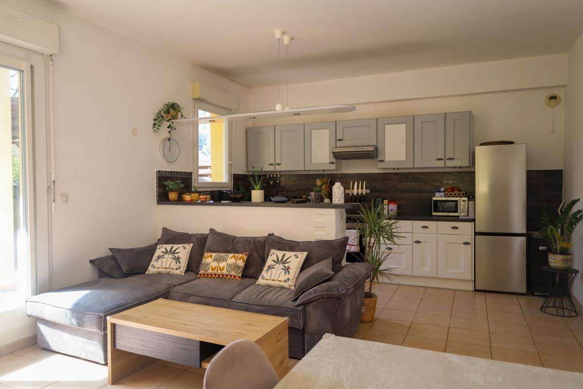 Appartement à PEILLE