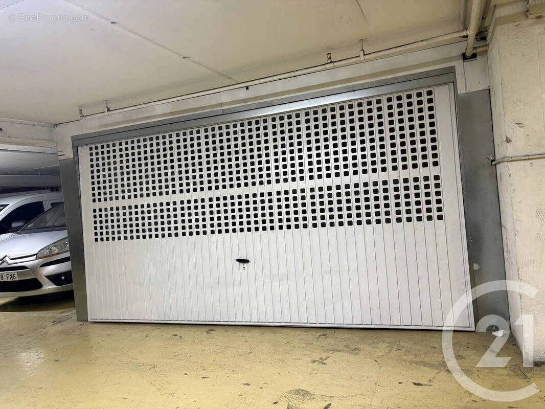 Parking à PARIS-20E