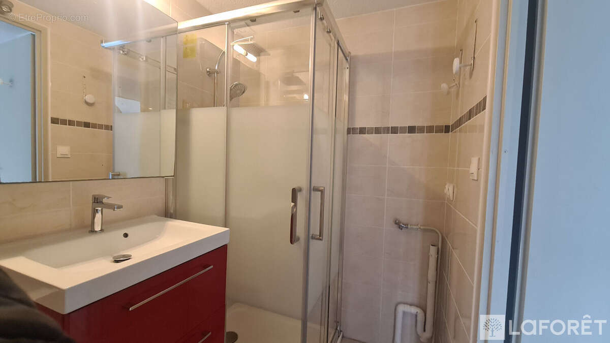 Maison à VIC-LA-GARDIOLE