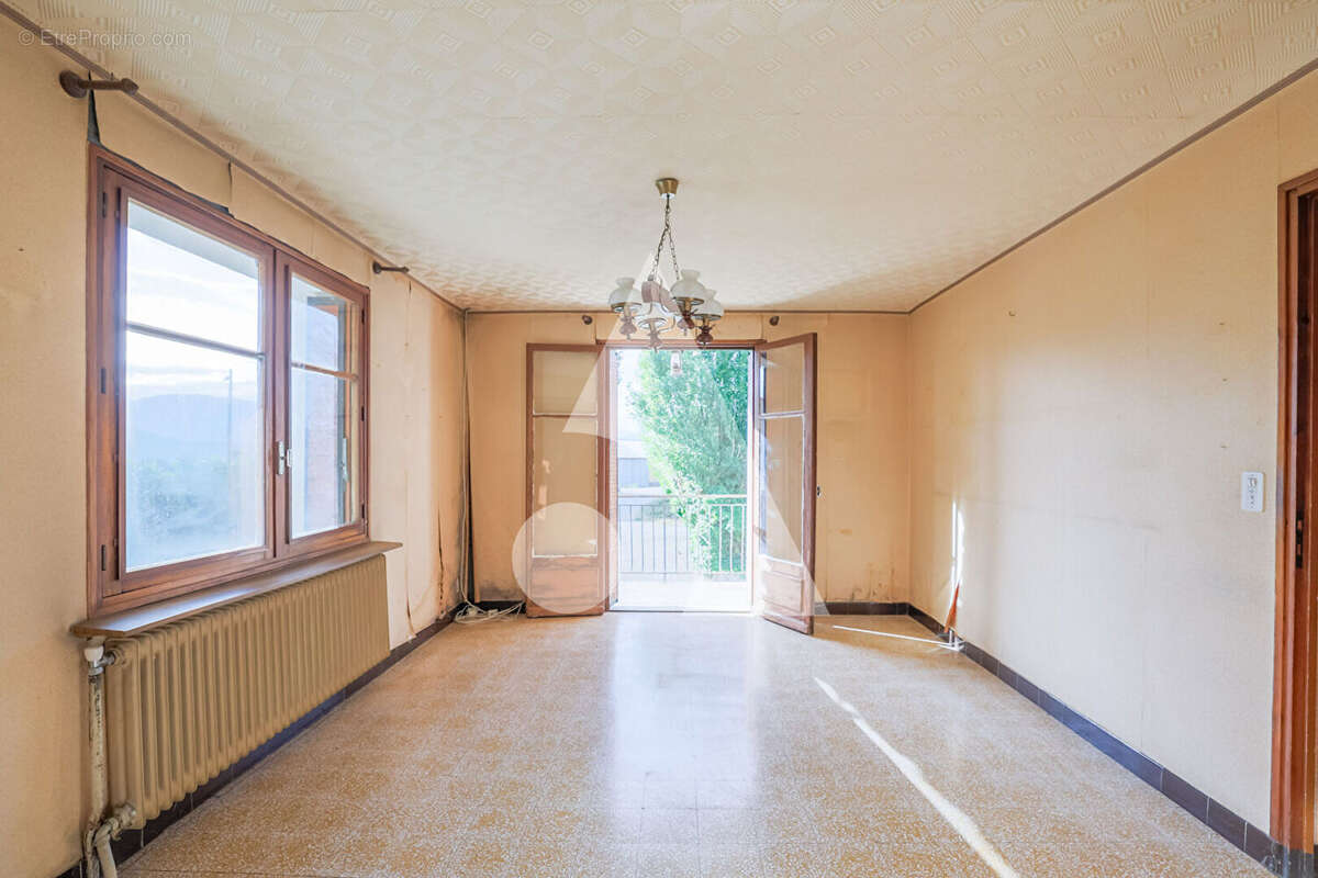SIGOTTIER (05700) - Maison T4/5 avec grand garage et terrain plat ! - photo 6