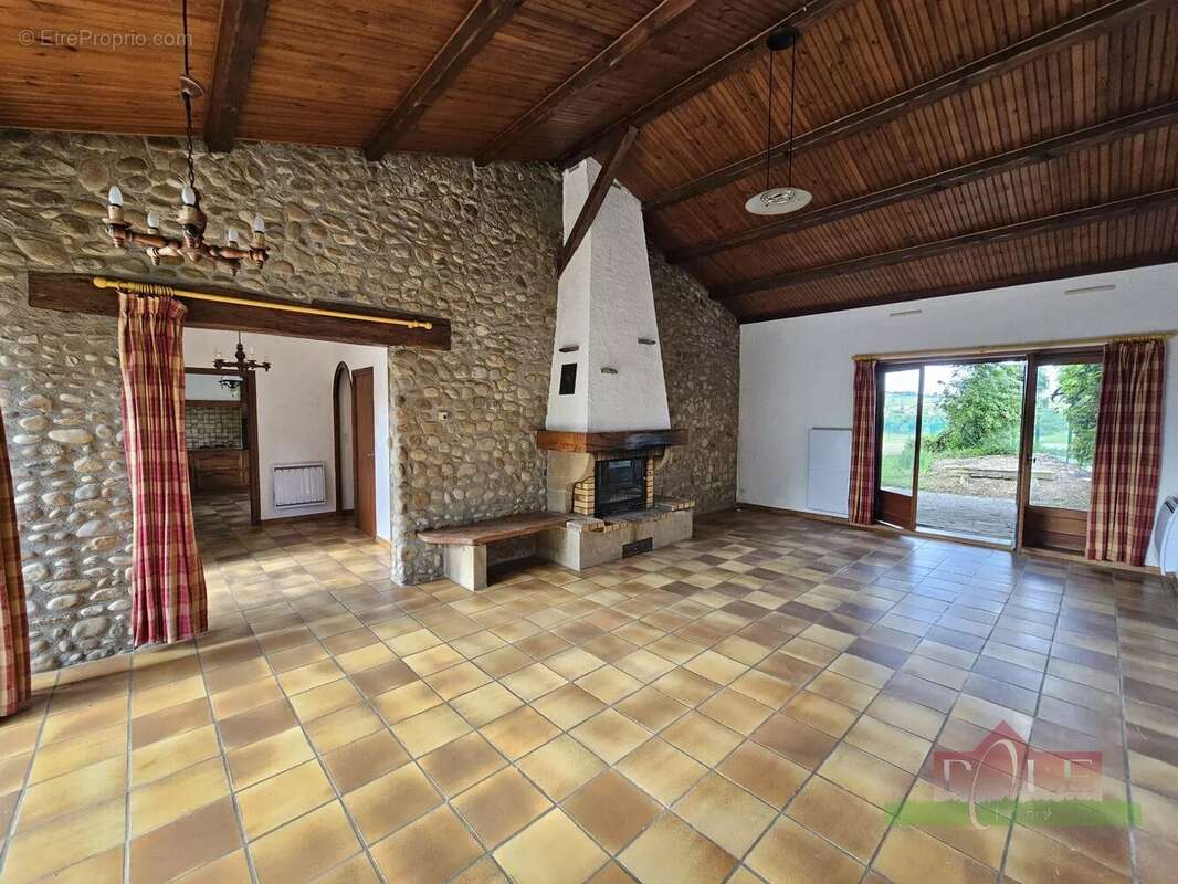 Maison à CHUZELLES