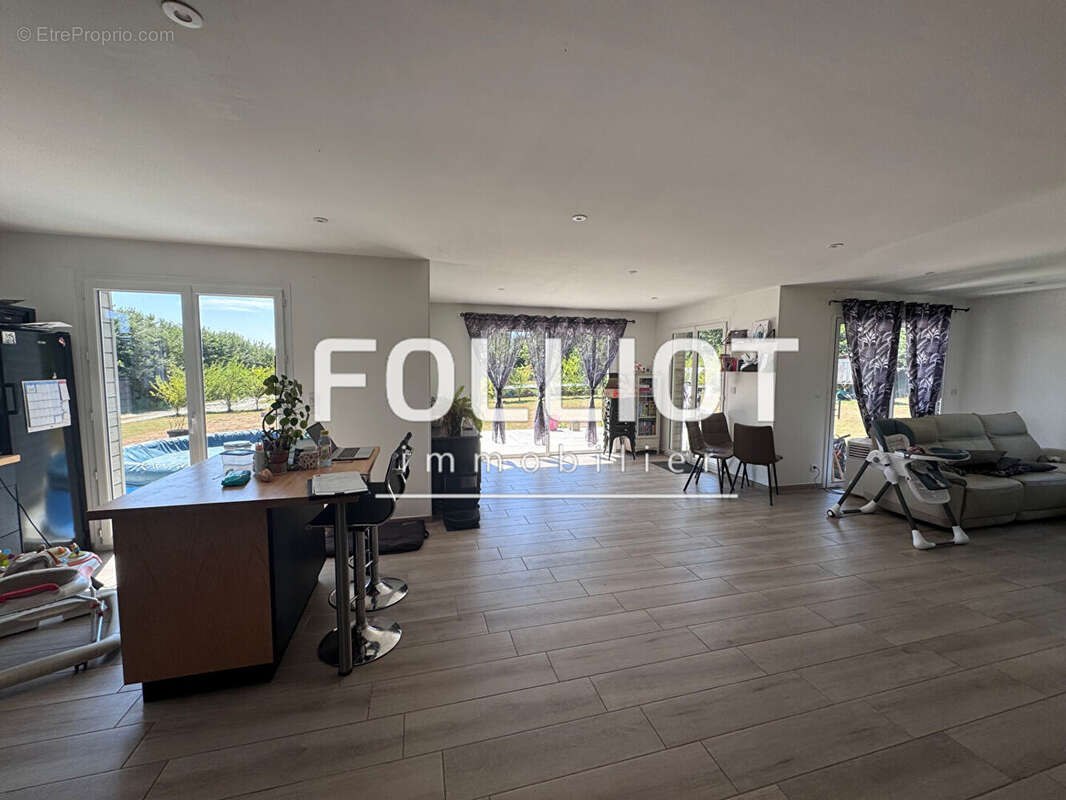 Entre mer & terre, maison spacieuse à vendre à Gratot avec vie de plain pied - Un véritable havre de paix ! - photo 3