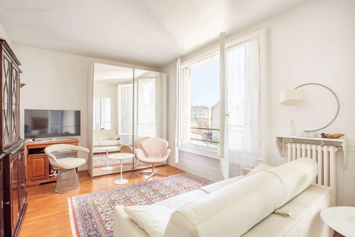 Appartement à PARIS-7E