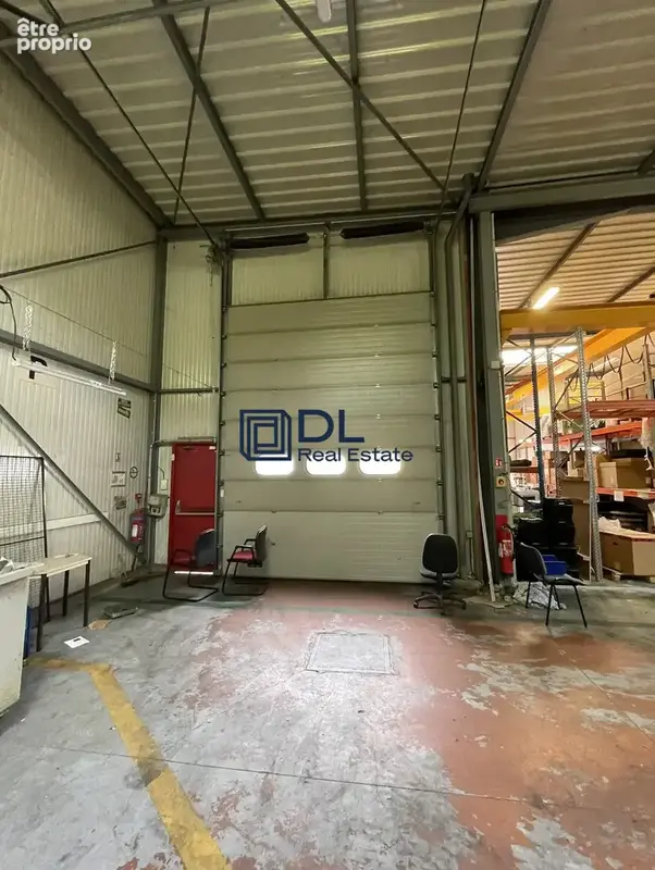 Commerce 1 850 m² à vendre à Voisins-Le-Bretonneux (78960) - photo 8