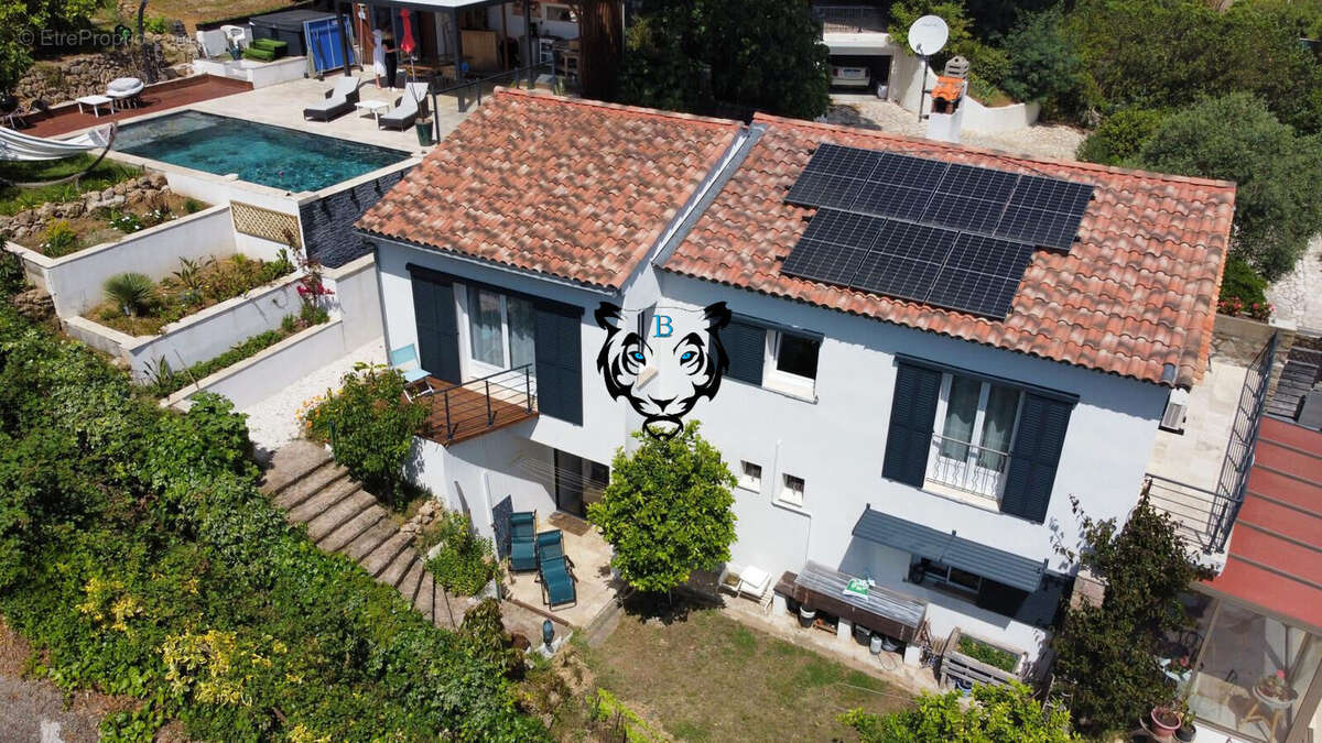 Maison à LES ISSAMBRES