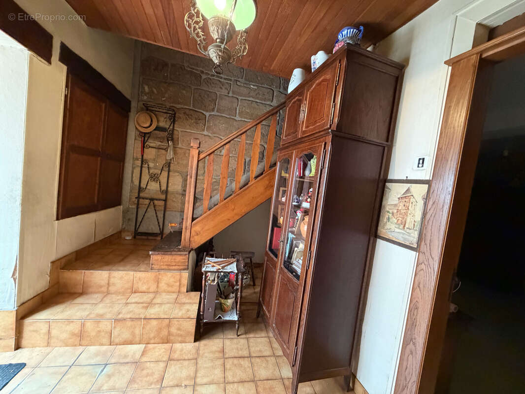 Maison de bourg en pierre avec dépendances - photo 7