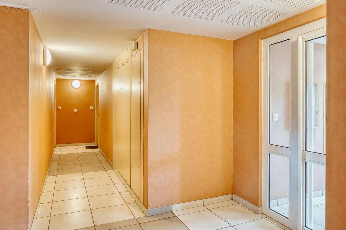 Appartement à VAL-DE-REUIL
