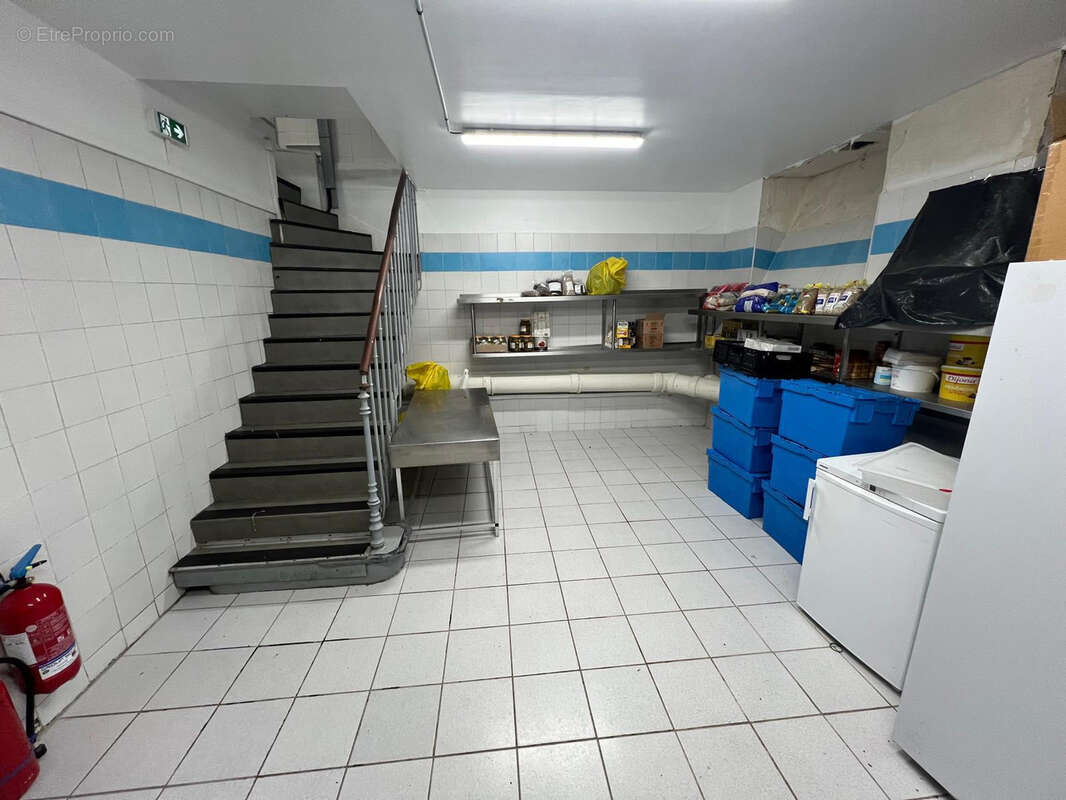 Commerce à PARIS-9E