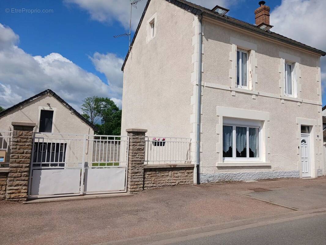 Maison à CERCY-LA-TOUR