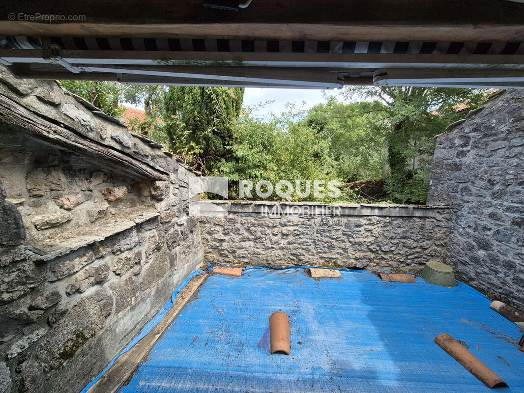 A VENDRE, 15 minutes LE CAYLAR, sur le plateau du Larzac, maison de caractére à rénover avec dépendance et jar - photo 6