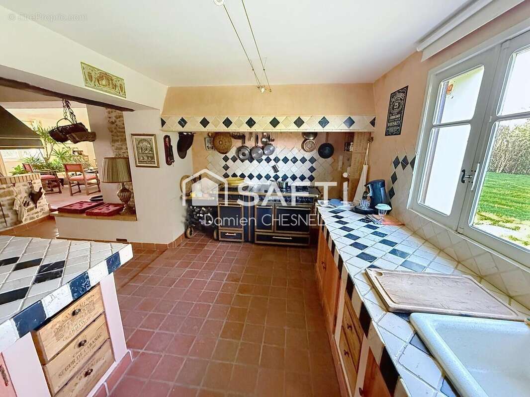 Maison 240 m² à Neuilly-En-Dun  - photo 3
