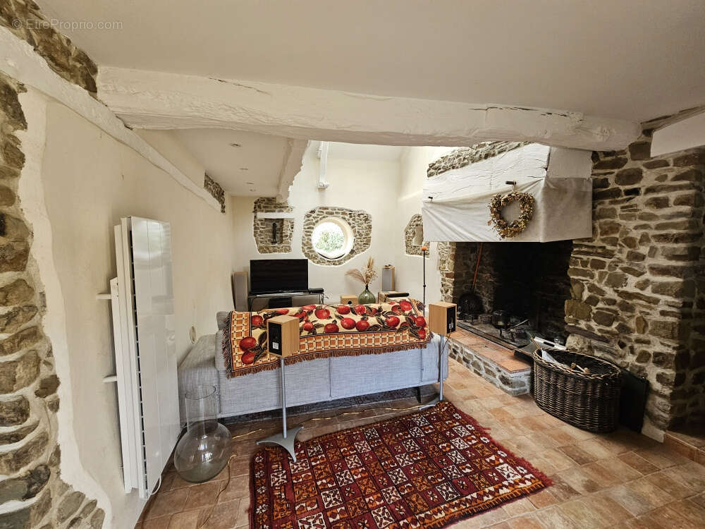 Maison à VERN-SUR-SEICHE
