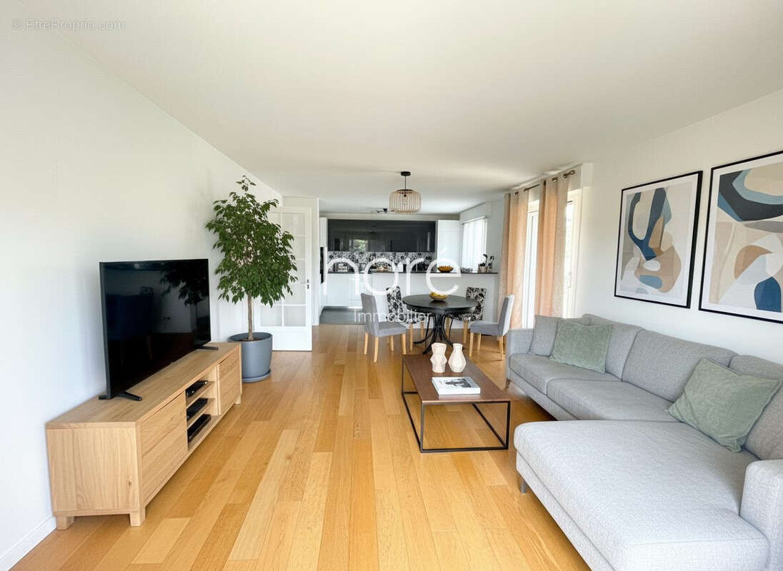 Appartement à LA GARENNE-COLOMBES