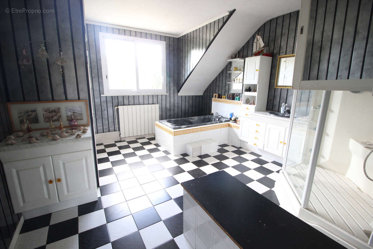 Maison à VARENNES-JARCY