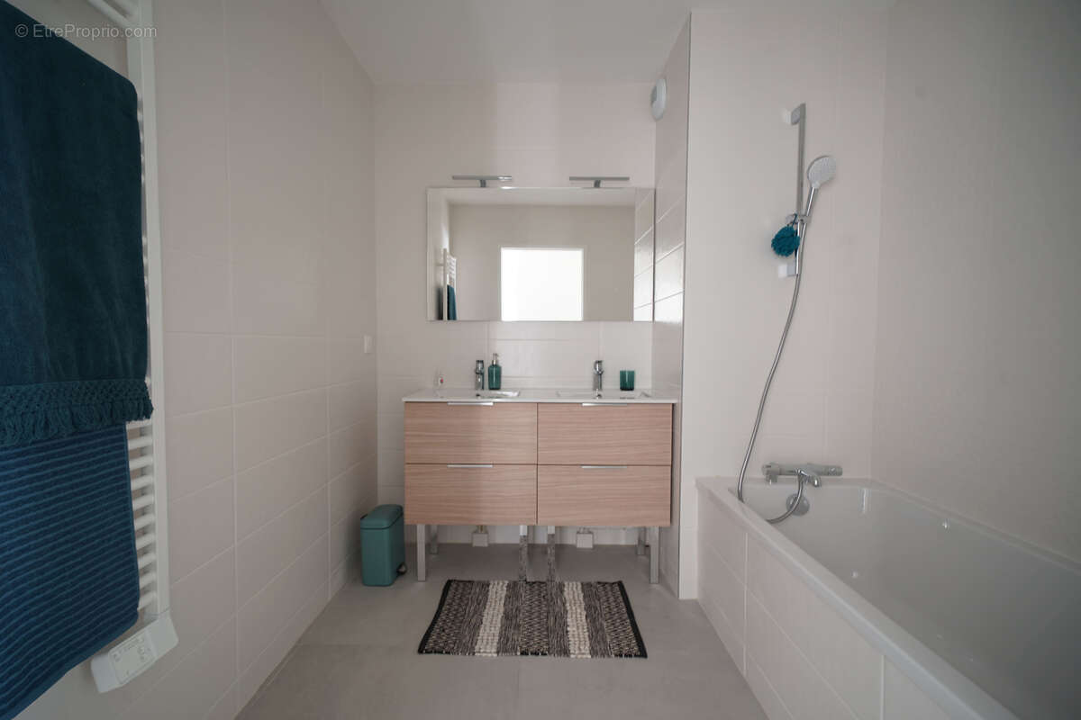 Appartement à SAINT-MARTIN-D'HERES