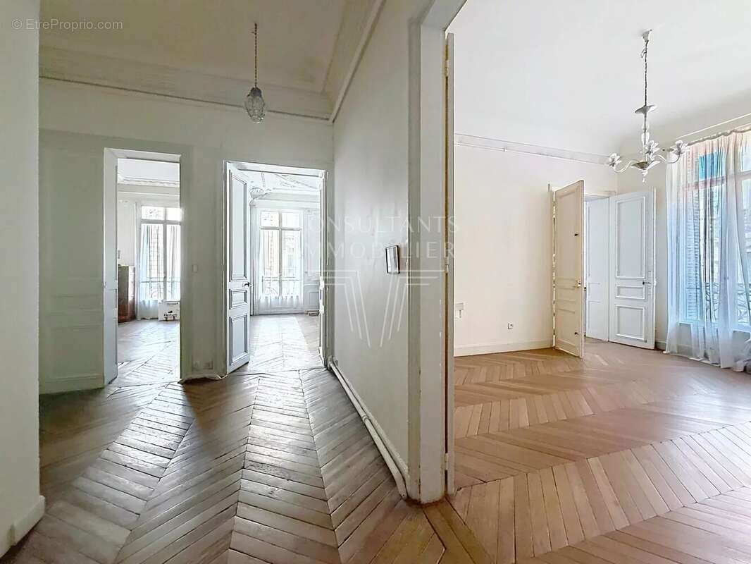 Appartement à PARIS-17E