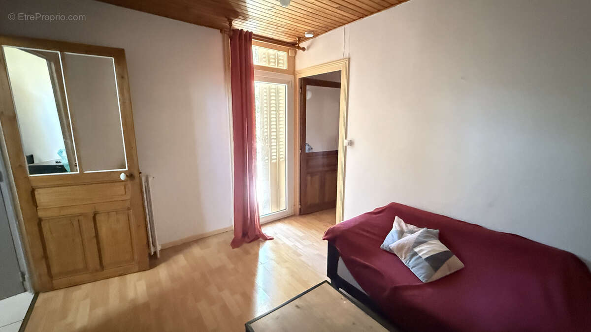 Investissement locatif à Vichy - Immeuble 3 appartements 4 garages - photo 16