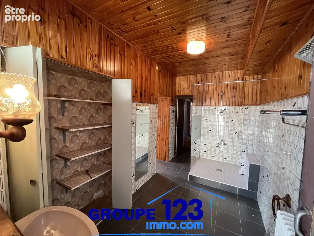 Auxerre - Maison de 81 m2 - T5 - photo 10